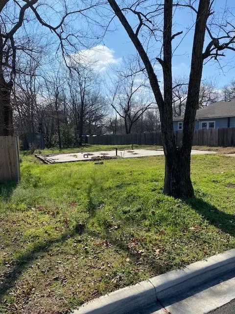 216 E Akard St, Weatherford, TX 76086