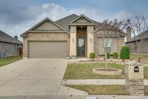 207 Buckskin Dr, Waxahachie, TX 75167