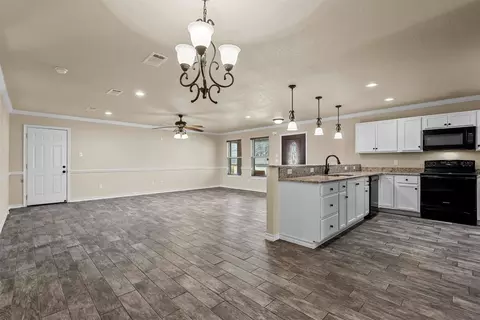 1007 Van Winkle St, Weatherford, TX 76086