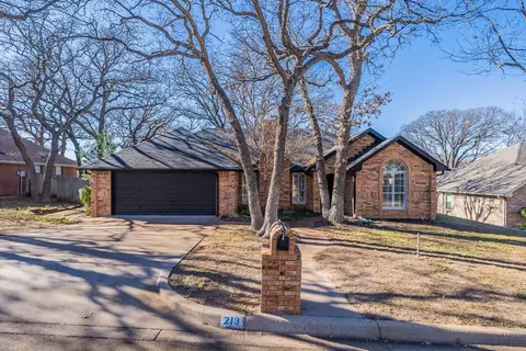 213 Camelot Dr, Weatherford, TX 76086