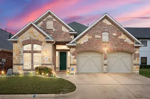 1805 Masters Dr, Desoto, TX 75115