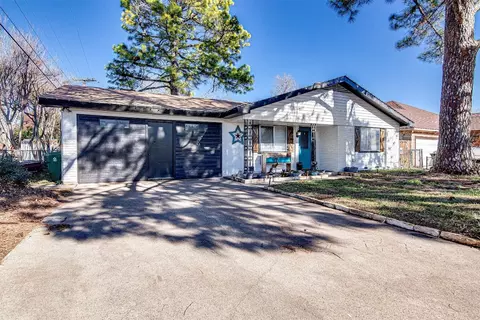 212 Bedford Ct W, Hurst, TX 76053