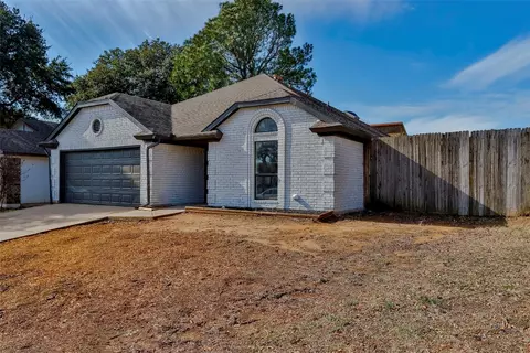600 Sandy Trl, Fort Worth, TX 76120