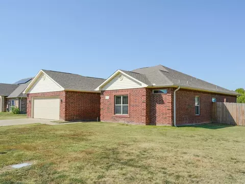 304 W Mcafee St, Mabank, TX 75147