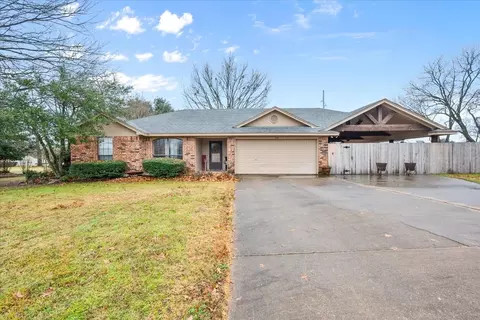 140 Southwood Dr, Burleson, TX 76028