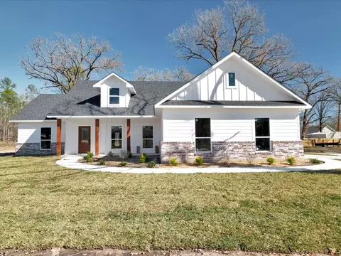 170 Canyon View Dr, Lufkin, TX 75904