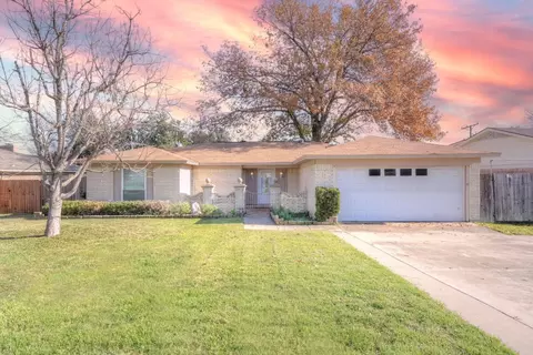 1424 Timberline Dr, Benbrook, TX 76126