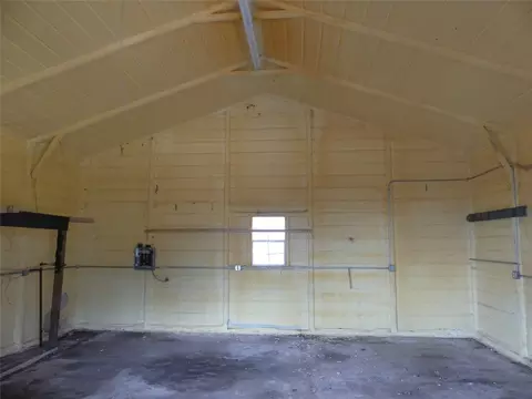 106 Center Ct, Springtown, TX 76082