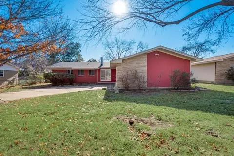 4617 S Drive Dr W, Fort Worth, TX 76132