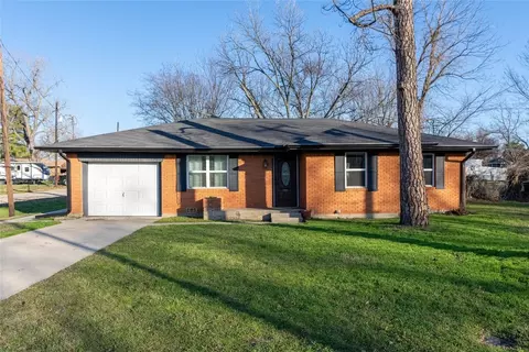 606 Brockett St, Aubrey, TX 76227