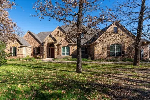820 Farris Rd, Burleson, TX 76028