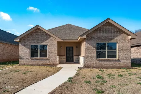 1407 Skinny Dr, Sweetwater, TX 79556