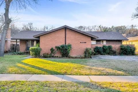 702 Laguna Dr, Richardson, TX 75080