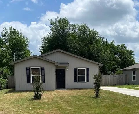 1206 N Brazos Ave, Cleburne, TX 76031