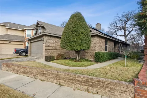 3021 Eagles Nest Dr, Bedford, TX 76021