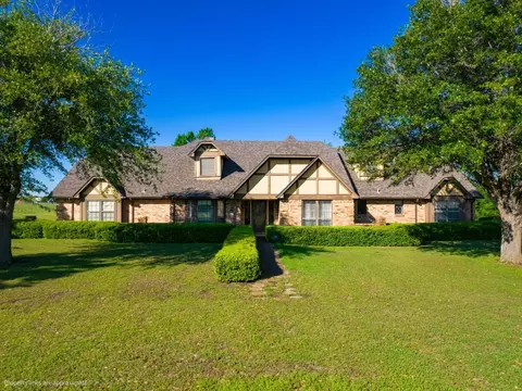425 Compton Ln, Waxahachie, TX 75167