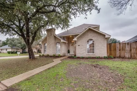 729 Austin Dr, Desoto, TX 75115