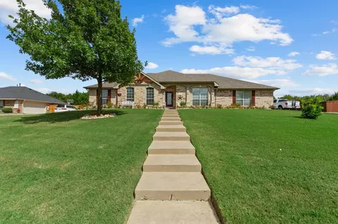 126 Wooded Creek Dr, Red Oak, TX 75154