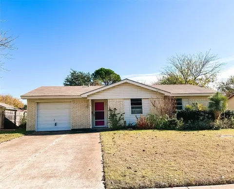 716 Keystone Dr, Mesquite, TX 75149