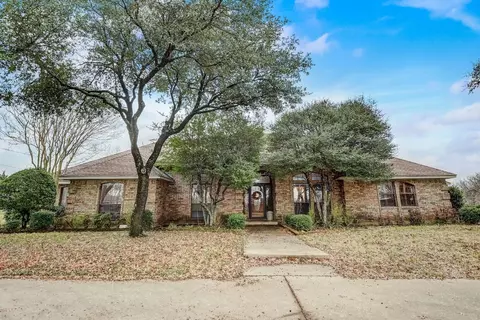 804 Rock Creek Dr, Oak Leaf, TX 75154