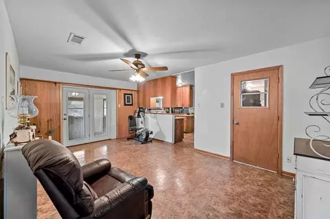 1408 Phillips St, Cleburne, TX 76033 photo 16