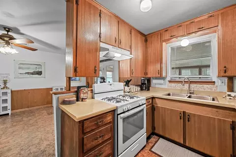 1408 Phillips St, Cleburne, TX 76033 photo 19