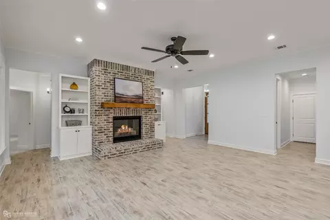Living - 161 Sitka Loop, Haughton, LA 71037 photo 3 of 3