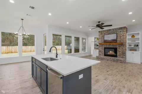 Kitchen - 161 Sitka Loop, Haughton, LA 71037 photo 2 of 5