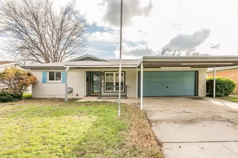 1652 Gill St, Blue Mound, TX 76131
