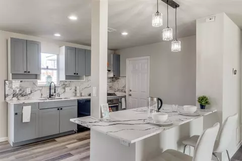 10211 Glen Vista Dr, Dallas, TX 75217
