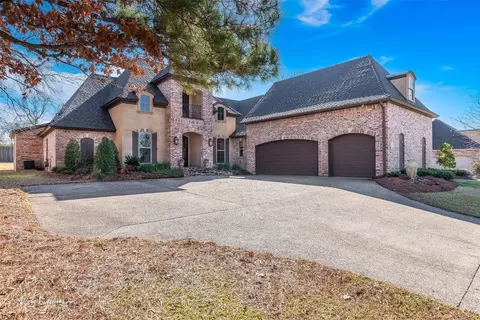 127 Waters Edge Dr, Shreveport, LA 71106