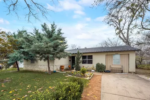 2602 Crestbrook Ln, Grand Prairie, TX 75052