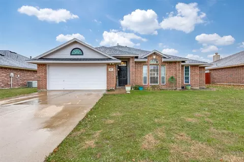 413 Fieldstone Ln, Venus, TX 76084