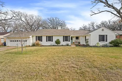 2524 Royal Ln, Denton, TX 76209