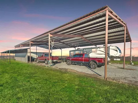 393 County Road 4875, Leonard, TX 75423 photo 3