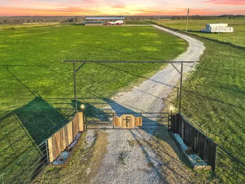 393 County Road 4875, Leonard, TX 75423