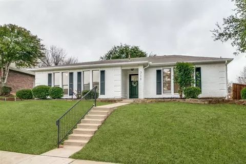 318 Creekmeadow Ln, Lewisville, TX 75067