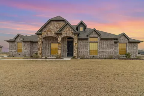 7408 Stonehenge Dr, Sanger, TX 76266