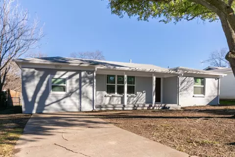 859 Sandell Dr, White Settlement, TX 76108