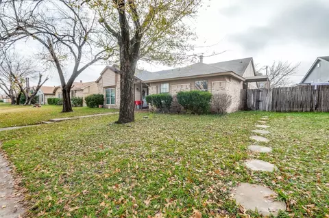 415 Liberty Pl, Grand Prairie, TX 75052