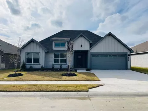 1641 Forest Park Dr, Alvarado, TX 76009