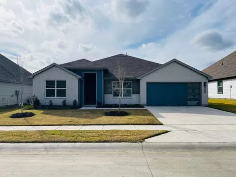 1645 Forest Park Dr, Alvarado, TX 76009