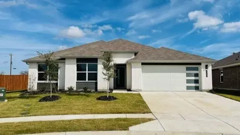 1724 Central Park Dr, Alvarado, TX 76009