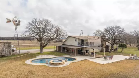 10700 Dry Branch Ct, Tolar, TX 76476