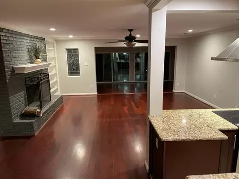 800 Vail Dr, Arlington, TX 76012