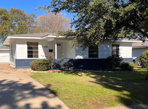1737 Crestridge Dr, Garland, TX 75042