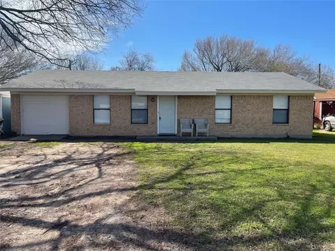 205 Elmwood St, Azle, TX 76020