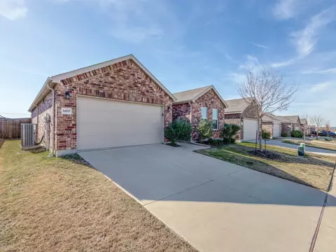 1460 Trace Dr, Aubrey, TX 76227