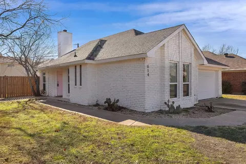 614 Eagle Trace Dr, Arlington, TX 76018 photo 2