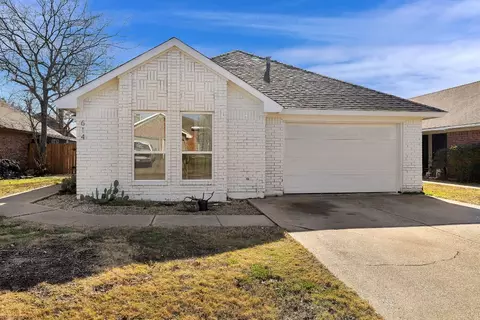 614 Eagle Trace Dr, Arlington, TX 76018